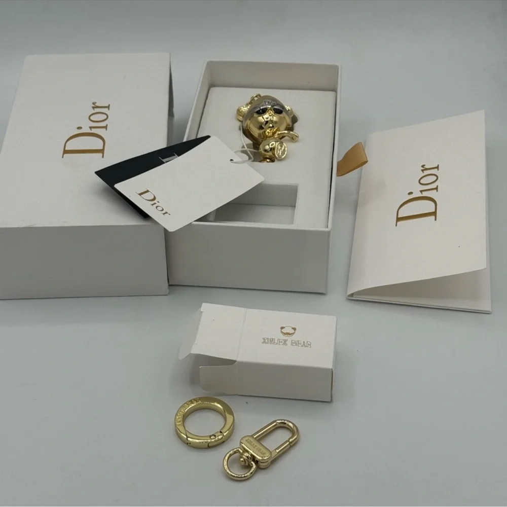 Christian Dior Inlex Bear Keychain Bag
Charm
NWT & Box! - Picture 9 of 13